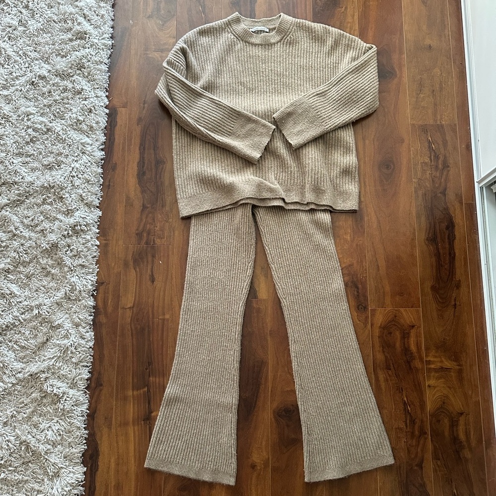 Abercrombie & Fitch Beige Ribbed Sweater